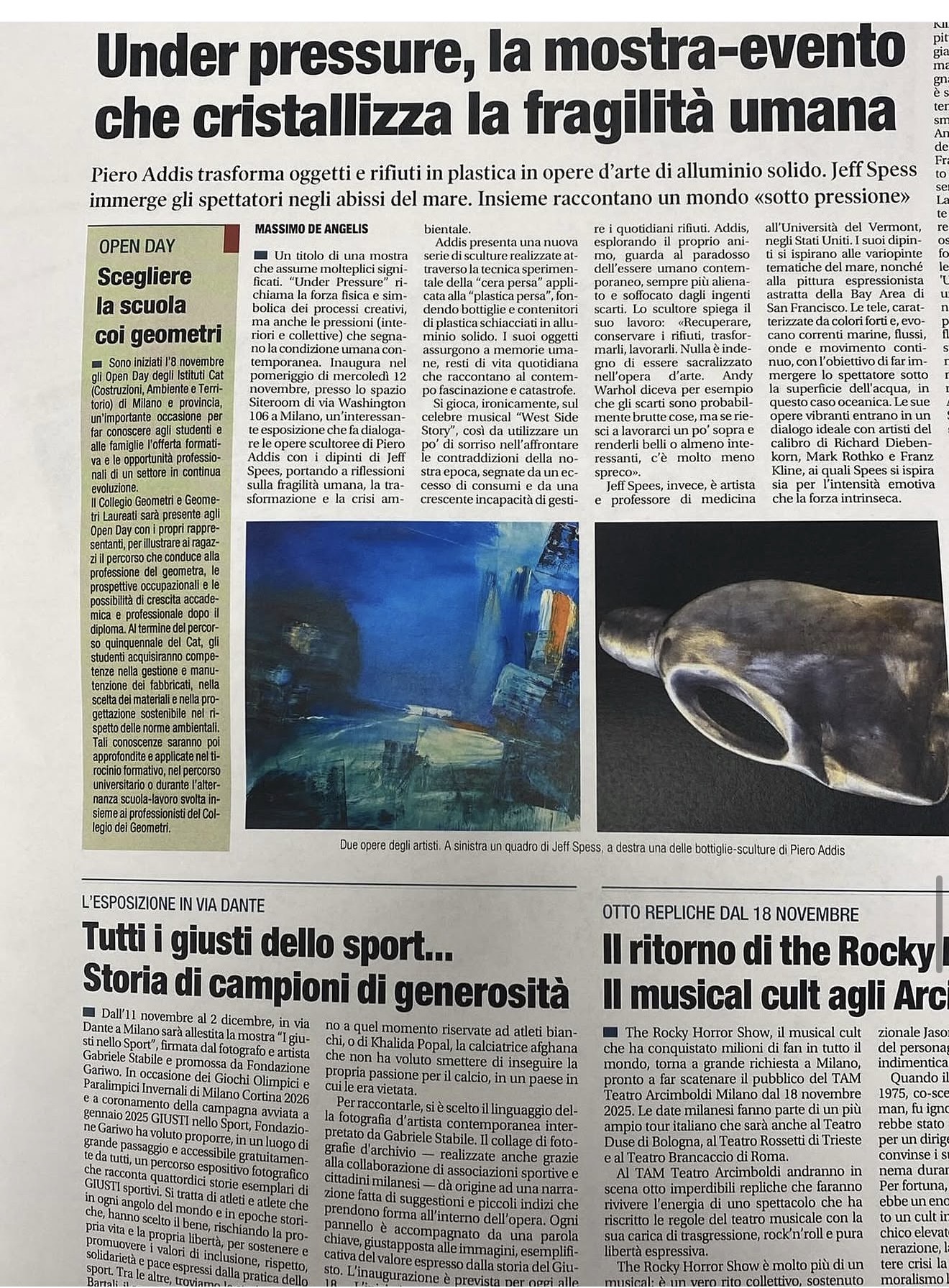 Ritaglio di giornale con il titolo Under pressure, la mostra-evento che cristallizza la fragilità umana e un'opera di Jeff Spees.